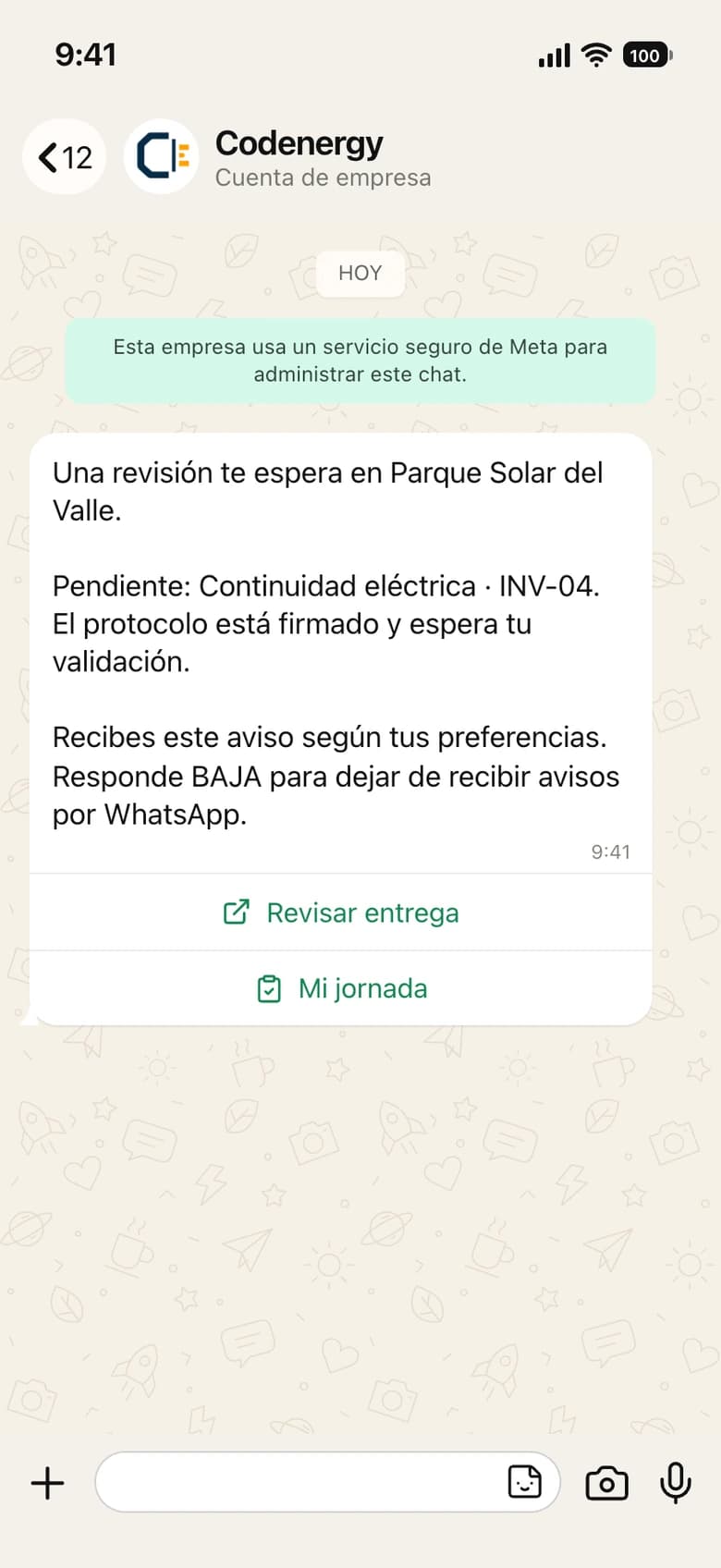 Vista previa de un aviso de WhatsApp de Codenergy: «Una revisión te espera», con el pendiente y un botón para revisar la entrega